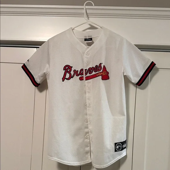 Majestic White and Red Chipper Jones Braves Jersey - Picture 1 of 5